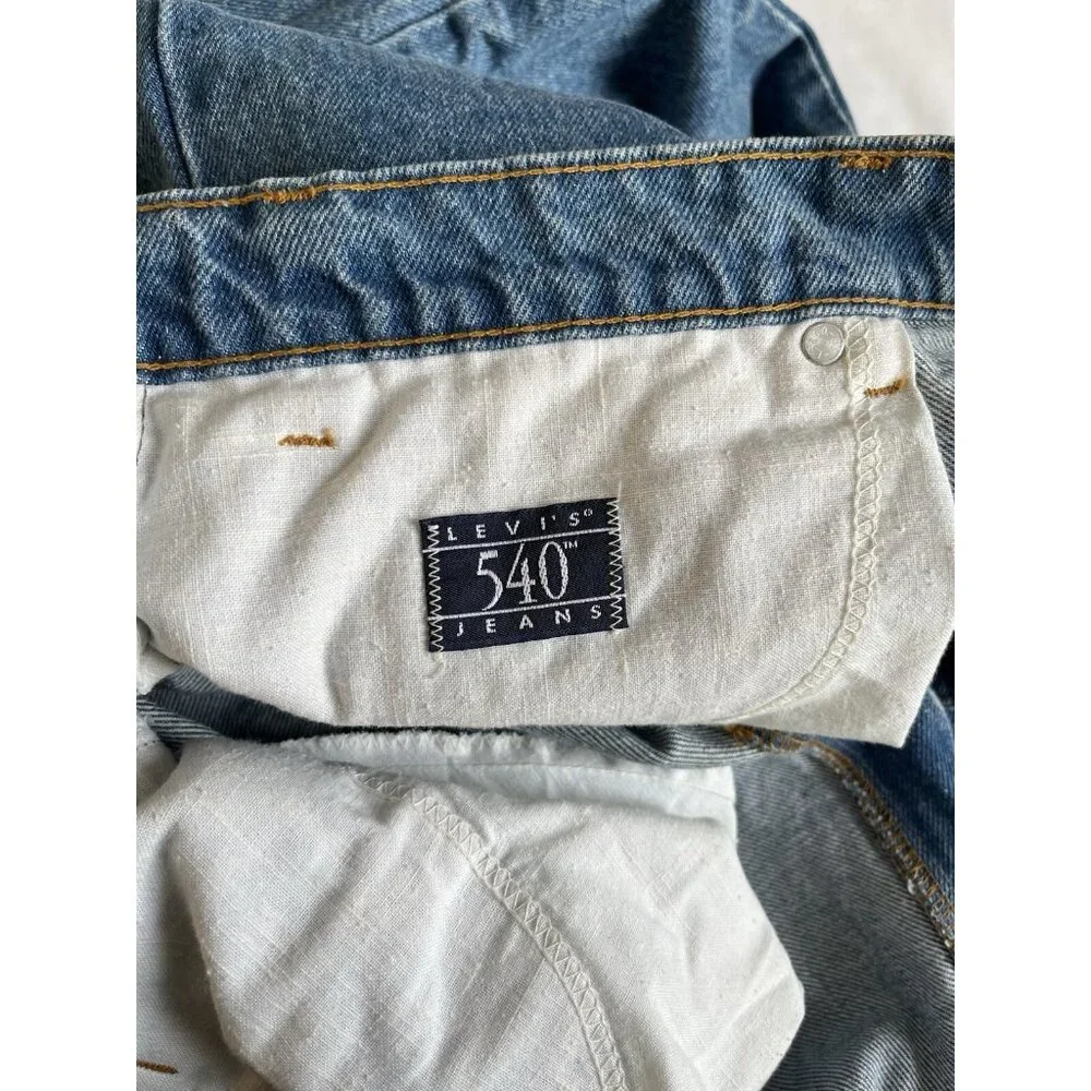 Levi’s 504 Vintage Leather‎ Tag 46 X 30, Medium Wash Relaxed Fit  (45X30 Actual)